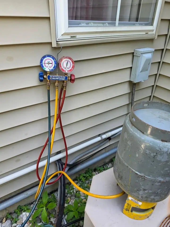 Manifold gauges reading refrigerant pressure